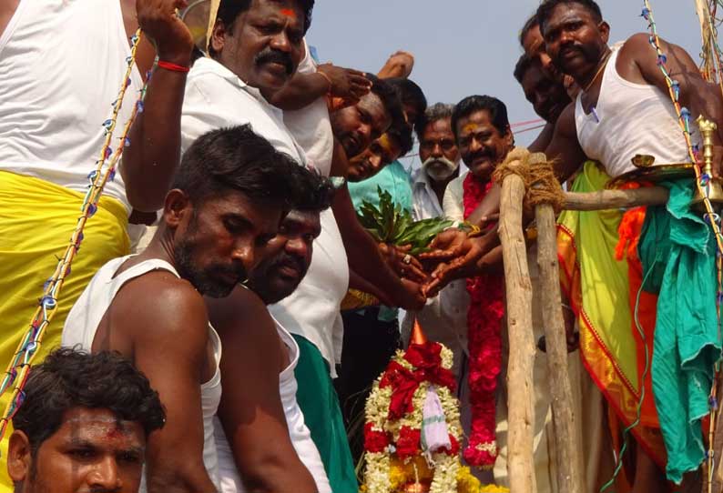 மூங்கில்துறைப்பட்டு அருகே மகா மாரியம்மன் கோவில் கும்பாபிஷேகம்