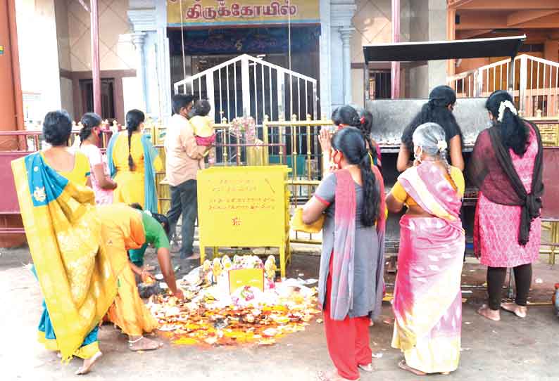 புதிய கட்டுப்பாடுகள் அமல்படுத்தப்பட்டதை தொடர்ந்து, கோவில்கள், தியேட்டர்கள் மூடப்பட்டன