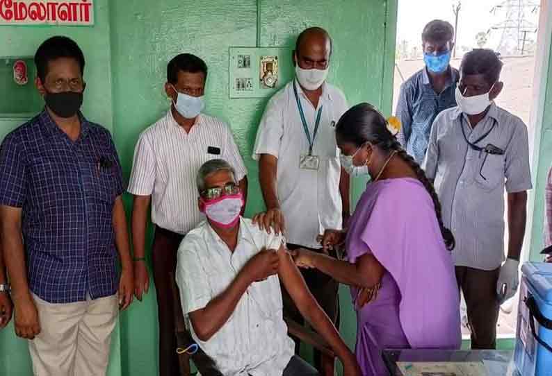 ஈரோடு மாவட்டத்தில் போக்குவரத்துக்கழக ஊழியர்களுக்கு கொரோனா தடுப்பூசி