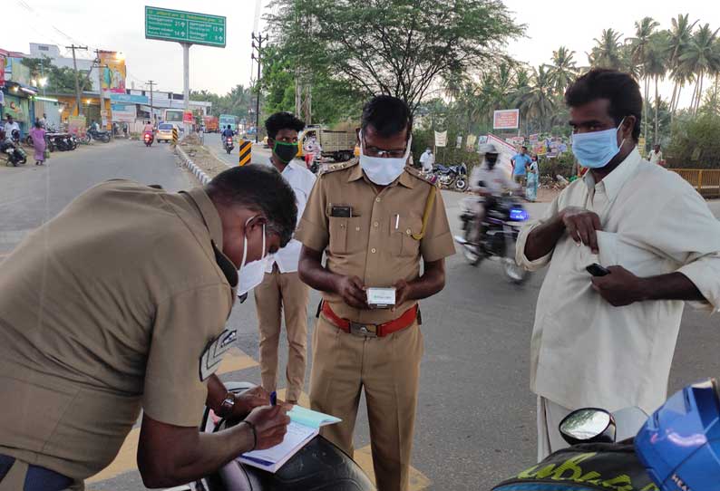 கிணத்துக்கடவு பகுதியில் முகக்கவசம் அணியாத 300 பேருக்கு அபராதம்