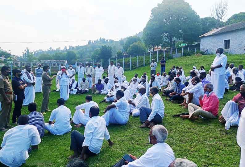 போலீசார் முன்னிலையில் அமைதி பேச்சுவார்த்தை