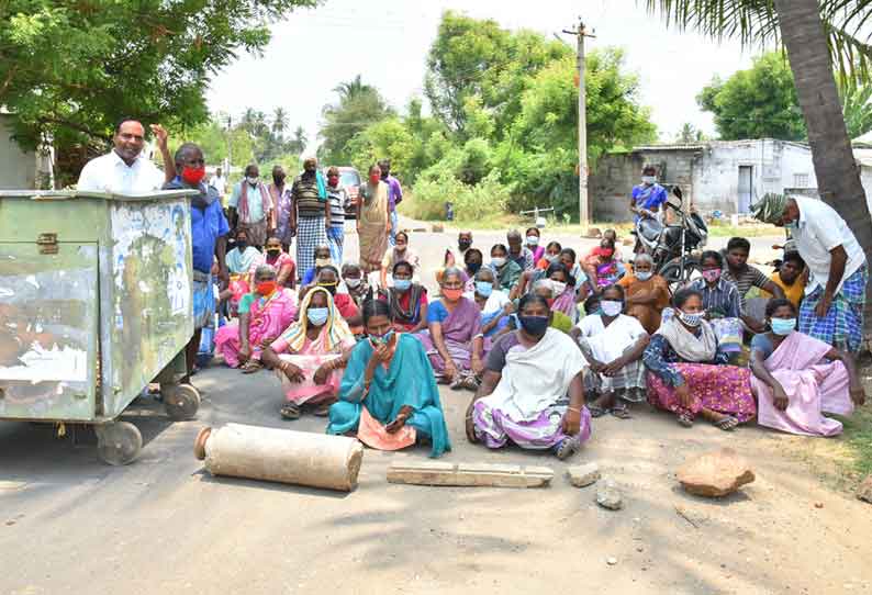 கந்தம்பாளையம் அருகே ஊரக வேலைஉறுதித்திட்ட பணியாளர்கள் சாலை மறியல்