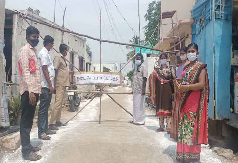 கயத்தாறு அருகே  கொரோனாவுக்கு கணவர் பலி; மனைவிக்கு தீவிர சிகிச்சை