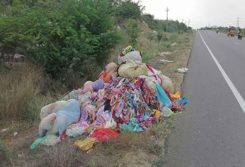 மானூர் அருகே சாலையோரம் கொட்டப்பட்ட கழிவுகளால் சுகாதாரக்கேடு