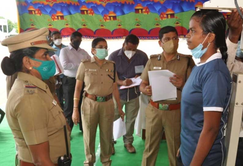 தர்மபுரி ஆயுதப்படை மைதானத்தில் 2 ம் நிலை பெண் காவலர் பணிக்கான உடல் தகுதி தேர்வு தொடங்கியது