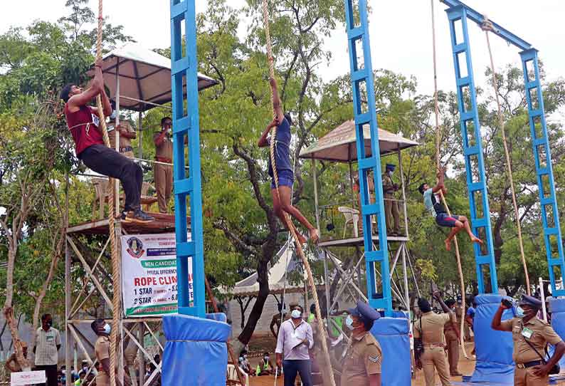 கோவையில் போலீஸ் பணிக்காக 556 பேருக்கு உடற்தகுதி தேர்வு