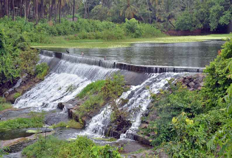 சின்னணை பெரியணை கால்வாய்களை தூர்வாராததால் தடுப்பணைகள் நிரம்பியும் தண்ணீர் திறக்க முடியாத அவலம்