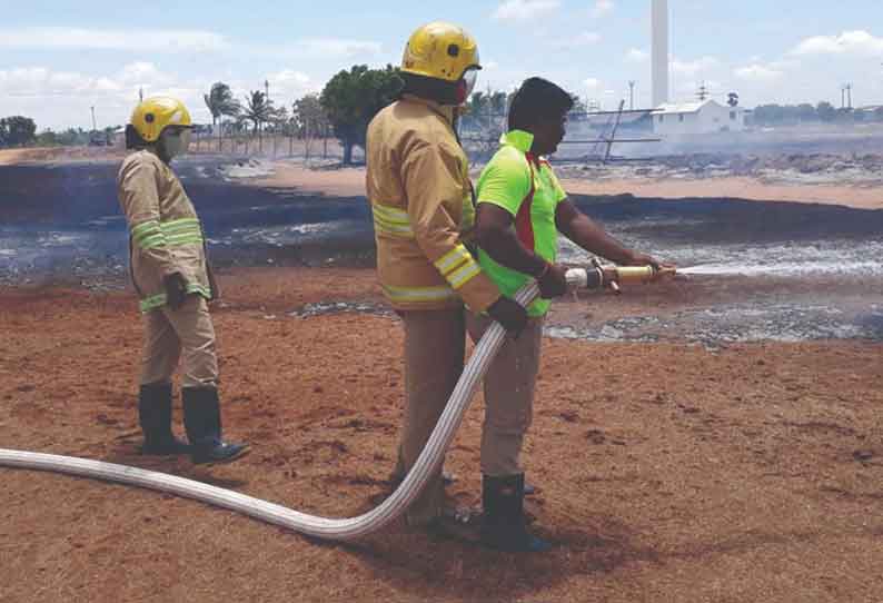 தென்னை நார்க்கட்டி தொழிற்சாலையில் தீ