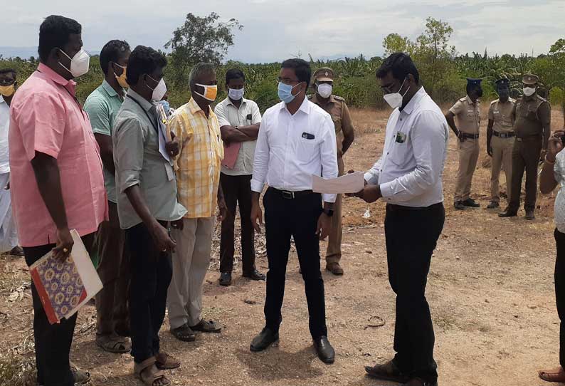 ஆதிச்சநல்லூரில் அருங்காட்சியகம் அமைக்க கலெக்டர் ஆய்வு