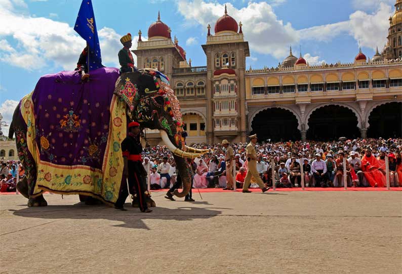 கொேரானா பரவல் காரணமாக இந்த ஆண்டும் மைசூரு தசரா விழா எளிமையாக கொண்டாடப்படும்