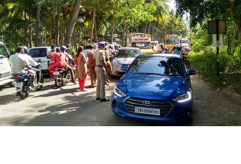 ஆடி அமாவாசையையொட்டி, தடையை மீறி மாளிகைப்பாறை கருப்பசாமி கோவிலில் குவிந்த பக்தர்கள்