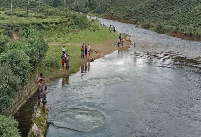 வால்பாறைக்கு தடையை மீறி சுற்றுலா பயணிகள் வருகை