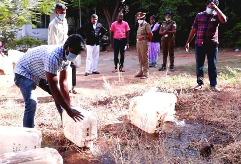 ரூ.7 லட்சம் மதிப்பிலான 1,836 லிட்டர் எரிசாராயம் அழிப்பு