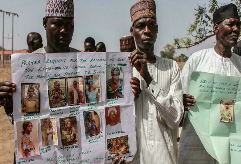 Nigeria: Chibok schoolgirl free after seven years captivity || நைஜீரியாவில்  பயங்கரவாதிகளால் கடத்தப்பட்ட பள்ளி மாணவி 7 ஆண்டுகளுக்கு பின் விடுவிப்பு