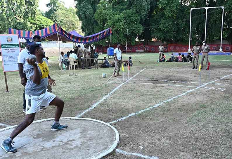 காவலர் பணிக்கான 2ம் கட்ட உடற்தகுதியில் முன்னாள் ராணுவ வீரர்கள் 100 பேர் தேர்வு