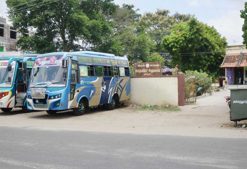 குன்னத்தூர் சார்பதிவாளர் அலுவலகம் முன் ஆக்கிரமிப்பு