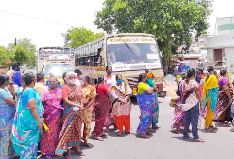 குடிநீர் இணைப்பு வழங்காததால் பெண்கள் சாலைமறியல்