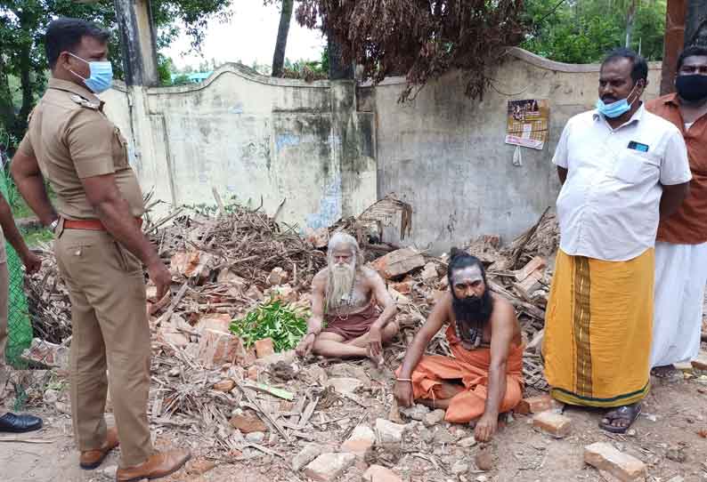 சிதம்பரத்தில் வீரனார் கோவிலை இடித்ததை கண்டித்து பொதுமக்கள் போராட்டம்