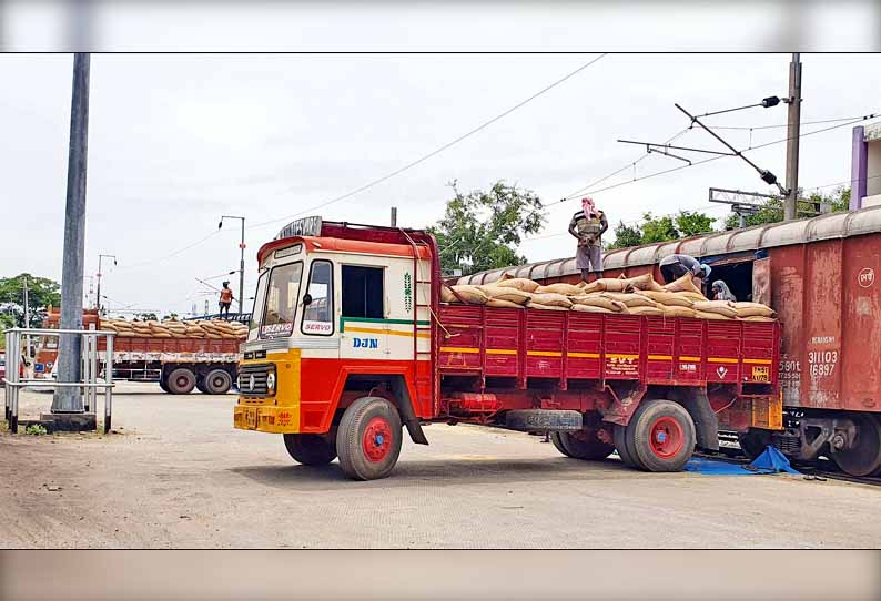 திருவாரூரில் இருந்து நெல்லை, தூத்துக்குடிக்கு பொது வினியோக திட்டத்துக்கு 2,500 டன் அரிசி