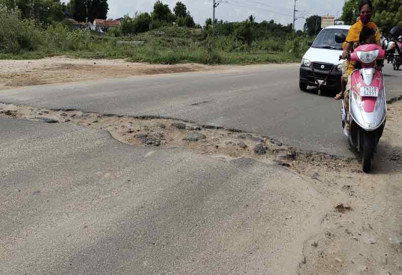 ஈரோடு அருகே சென்னிமலை ரோட்டில் பல மாதங்களாக காணப்படும் குழி