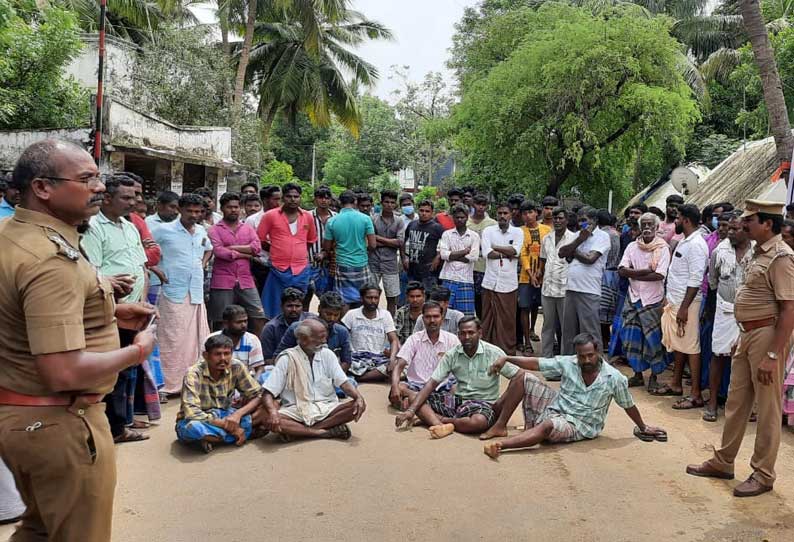 ஸ்ரீமுஷ்ணம் அருகே பெயிண்டர் சாவில் சந்தேகம்: உறவினர்கள் சாலை மறியல் கொலை வழக்காக பதிய வலியுறுத்தல்