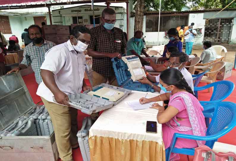 உள்ளாட்சி தேர்தலுக்கு தயாராகும் நிர்வாகம்: மின்னணு வாக்குப்பதிவு எந்திரங்கள் சரிபார்ப்பு