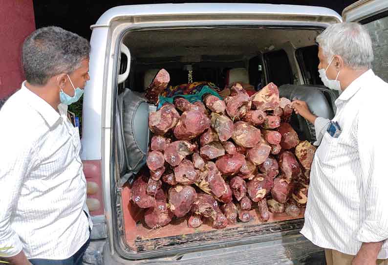 வேலூர் அருகே; காரில் கடத்திய 60 செம்மரக் கட்டைகள் பறிமுதல்