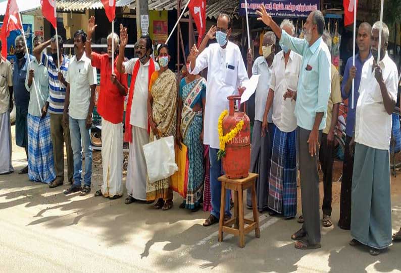 கோவில்பட்டியில் மார்க்சிஸ்ட் கம்யூனிஸ்டு கட்சியினர் ஆர்ப்பாட்டம்