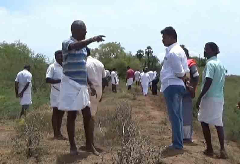 கண்மாயில் இறங்கி விவசாயிகள் போராட்டம்