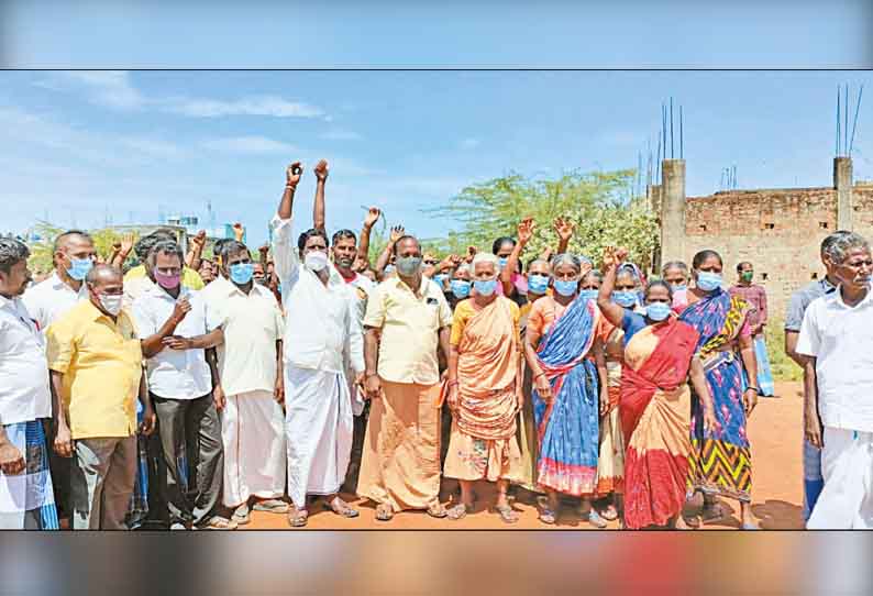 கும்மிடிப்பூண்டி அருகே டாஸ்மாக் கடையை அகற்றக்கோரி போராட்டம்