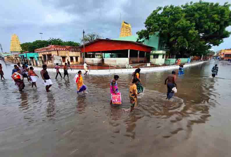 ராமேசுவரத்தில் கொட்டித்தீர்த்த மழை