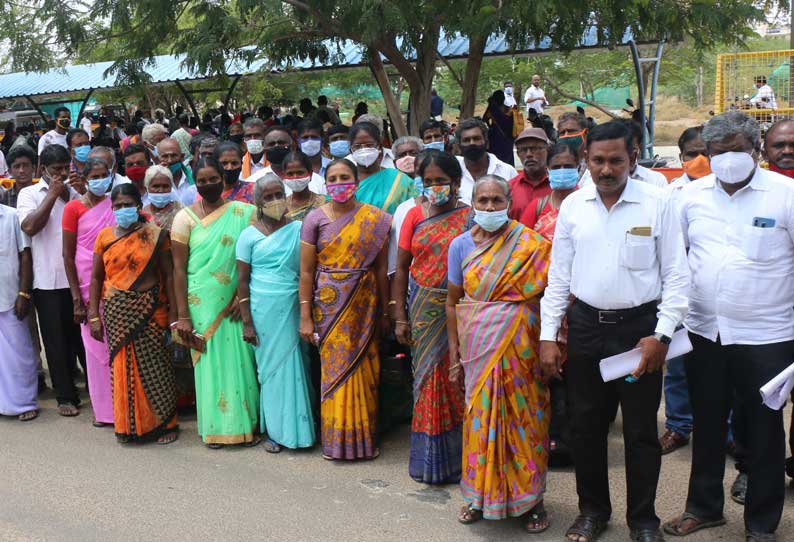 தூத்துக்குடி அருகே  சிமெண்டுஆலை திறக்க கிராம மக்கள் எதிர்ப்பு