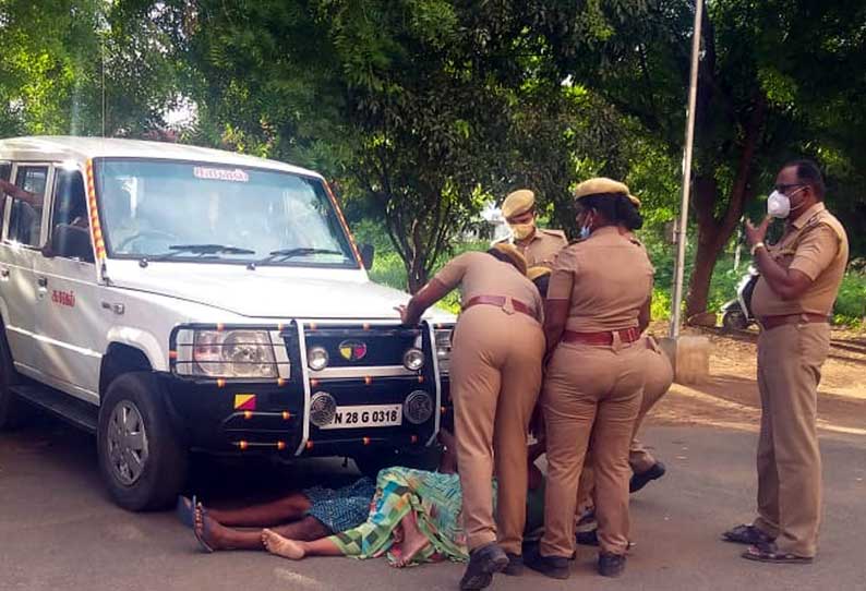 காதல் திருமணம் செய்த மகளை இறக்கி விட்டு செல்லுமாறு போலீஸ் ஜீப் முன்பு படுத்து போராடிய பெற்றோர்-நாமக்கல் கோர்ட்டு வளாகத்தில் பரபரப்பு