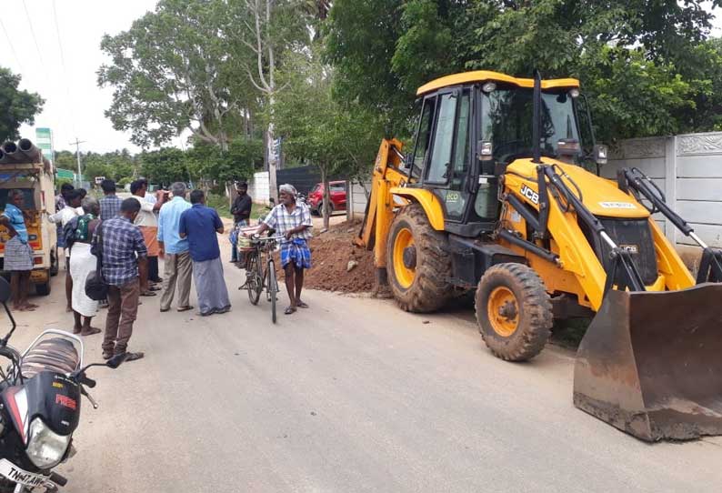 குடிநீர் குழாய் மாற்றும் பணிக்கு பொதுமக்கள் எதிர்ப்பு