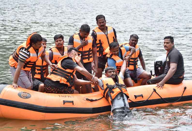 போலீசாருக்கு பேரிடர் மேலாண்மை செயல்விளக்க பயிற்சி