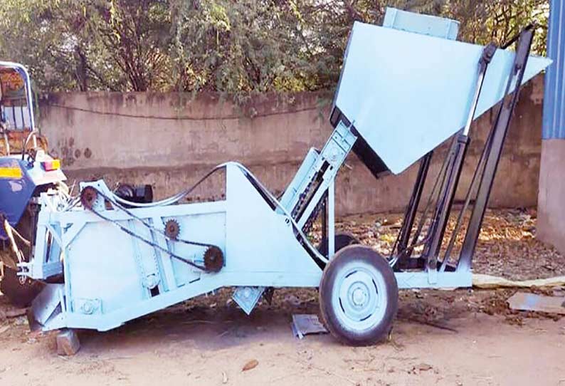 விளைநிலத்தில் புதைந்திருக்கும் கற்களை பிரித்தெடுக்கும் கருவி விளைநிலத்தில் புதைந்திருக்கும் கற்களை பிரித்தெடுக்கும் கருவி