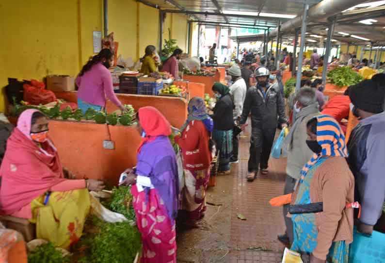 உழவர் சந்தையில் மக்கள் கூட்டம் அலைமோதியது