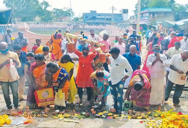 ஆவணி கிருத்திகை விழா; திருத்தணி முருகன் கோவிலில் குவிந்த பக்தர்கள்