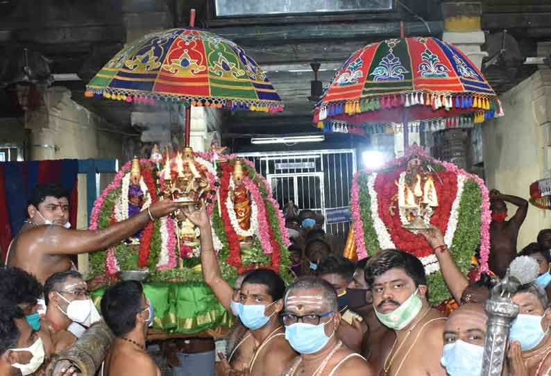 சுவாமி-அம்பாளுக்கு குடவருவாயில் தீபாராதனை