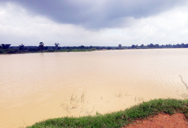 மழையால் நிரம்பி வழியும் ஏரிகள்