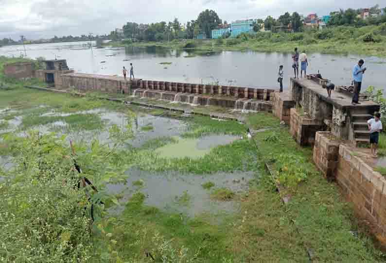 நிரம்பும் தருவாயில் பெரியகுளம் கண்மாய்