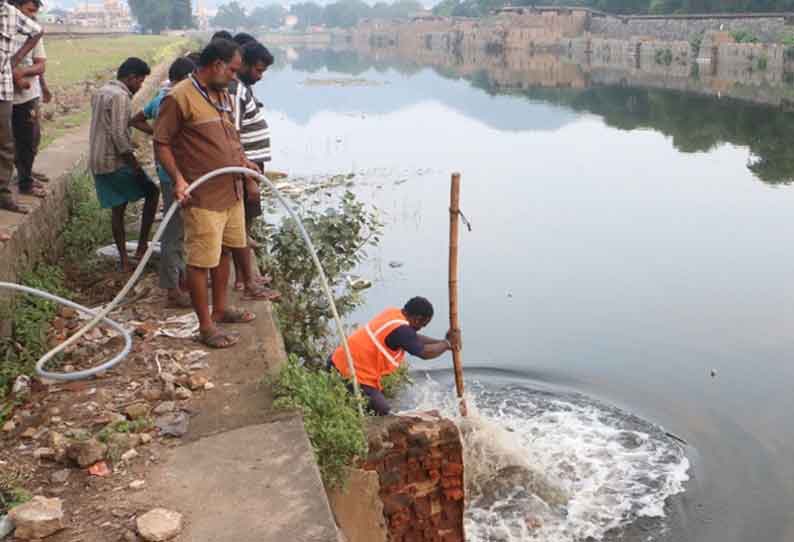 வேலூர் கோட்டை அகழிநீர் வெளியேறும் கால்வாய் அடைப்பு நவீன கேமரா மூலம் கண்டுபிடிப்பு