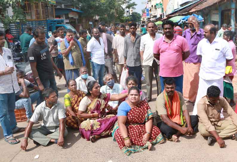 புதுவை பெரிய மார்க்கெட் வியாபாரிகள் திடீர் சாலைமறியல்