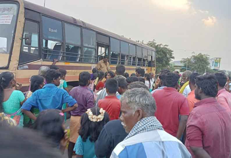 தேவதானப்பட்டி அருகே நிற்காமல் சென்ற அரசு பஸ் சிறைபிடிப்பு