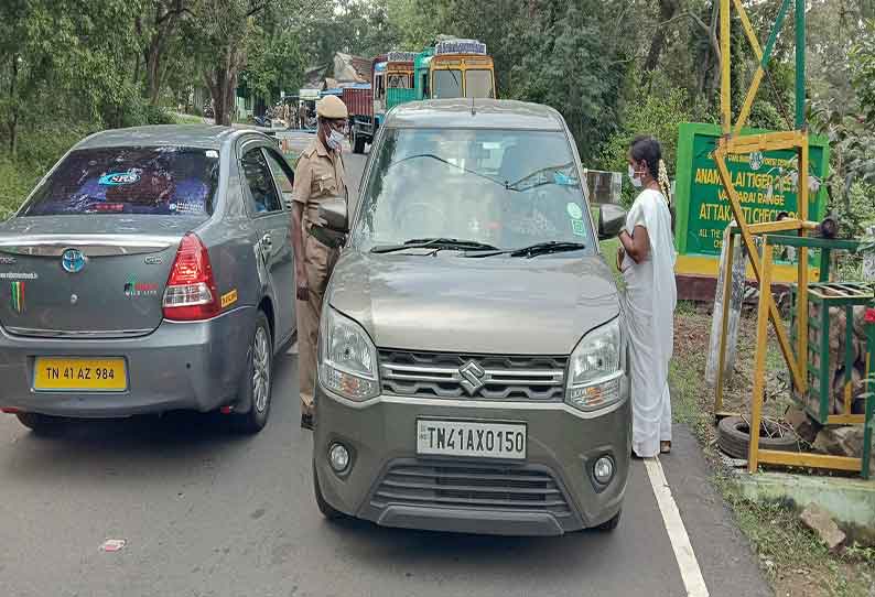 ஒமைக்ரான் வைரஸ் எதிரொலி காரணமாக அட்டகட்டி சோதனைச்சாவடியில் தீவிர கண்காணிப்பு