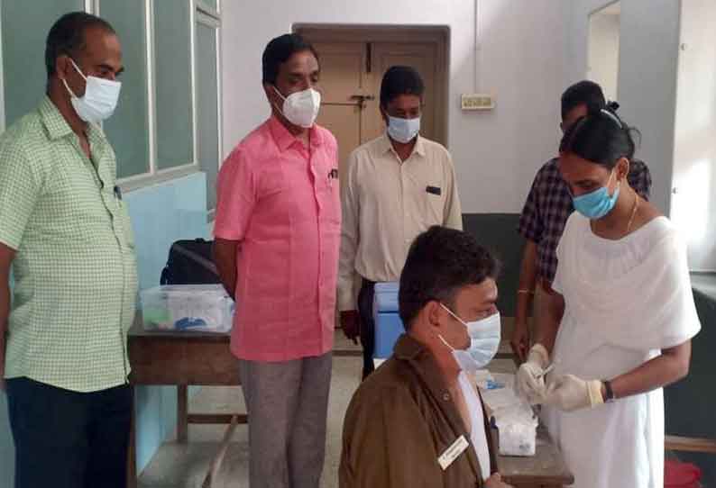 பொள்ளாச்சி வருவாய் கோட்டத்தில் 18,694 பேருக்கு கொரோனா தடுப்பூசி பொள்ளாச்சி வருவாய் கோட்டத்தில் 18,694 பேருக்கு கொரோனா தடுப்பூசி