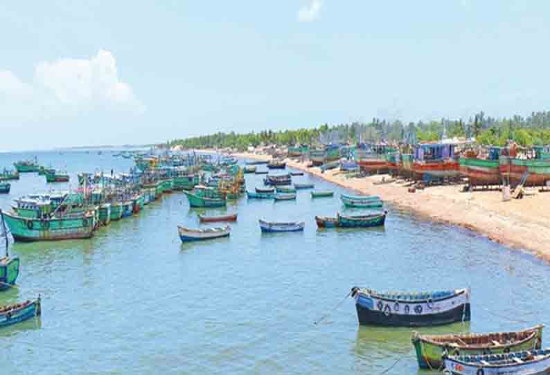 நடுக்கடலில் இலங்கை கடற்படையால் ராமேசுவரம் மீனவர்கள் விரட்டியடிப்பு