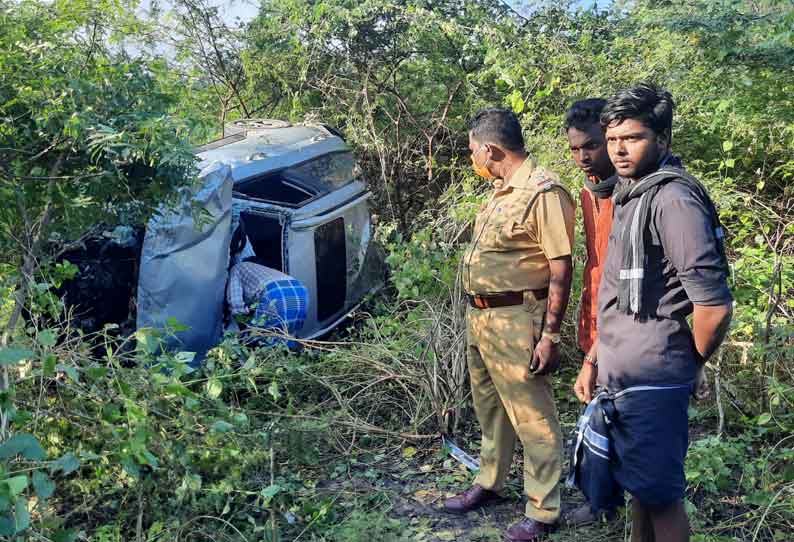 முட்புதருக்குள் கார் கவிழ்ந்தது;  போதகர் பரிதாப சாவு