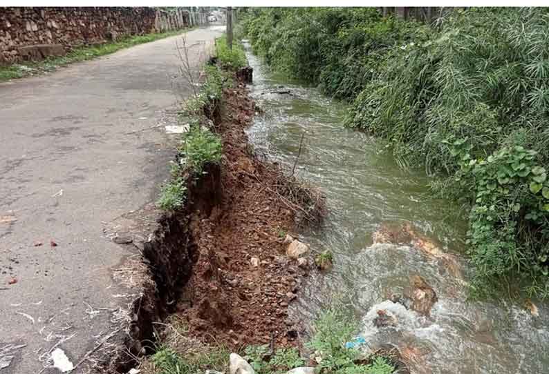 போடிபட்டியில் பொதுப்பணித்துறையின் குளத்துக்கால்வாய் கரை உடைந்து விழுந்தது