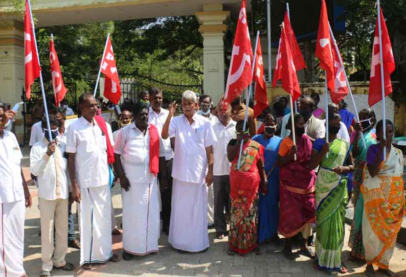 நெல்லை கலெக்டர் அலுவலகத்திற்கு  மண்எண்ணெய் பாட்டிலுடன் வந்தவரால் பரபரப்பு